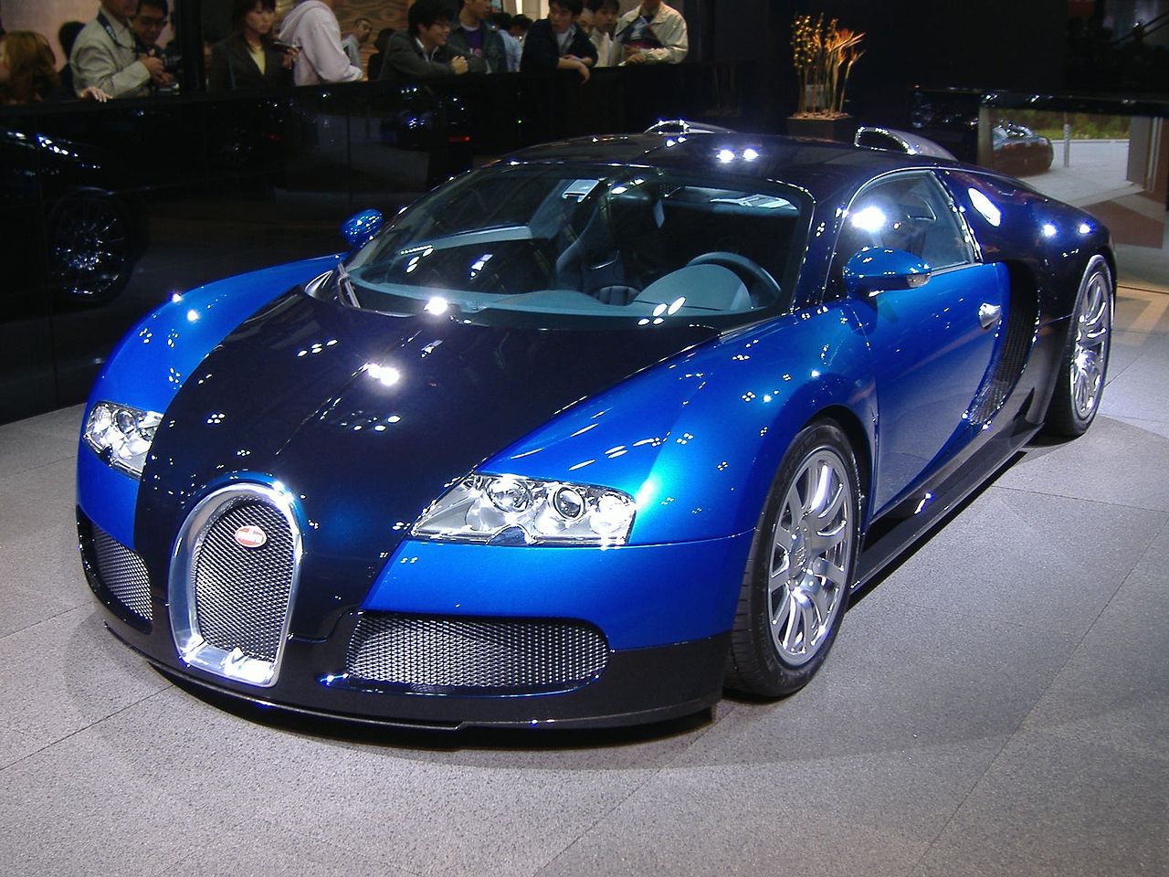 1280px-Bugatti_veyron_in_Tokyo